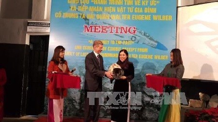 Vietnam hands over POW/MIA artifact to US - ảnh 1
